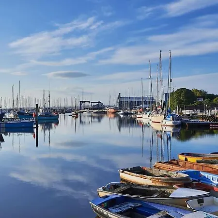 The Hut- Private 1 Bed Guesthouse In Lymington Town Centre, Garden & Parking Экстерьер фото