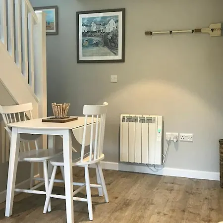 The Hut- Private 1 Bed Guesthouse In Lymington Town Centre, Garden & Parking Экстерьер фото