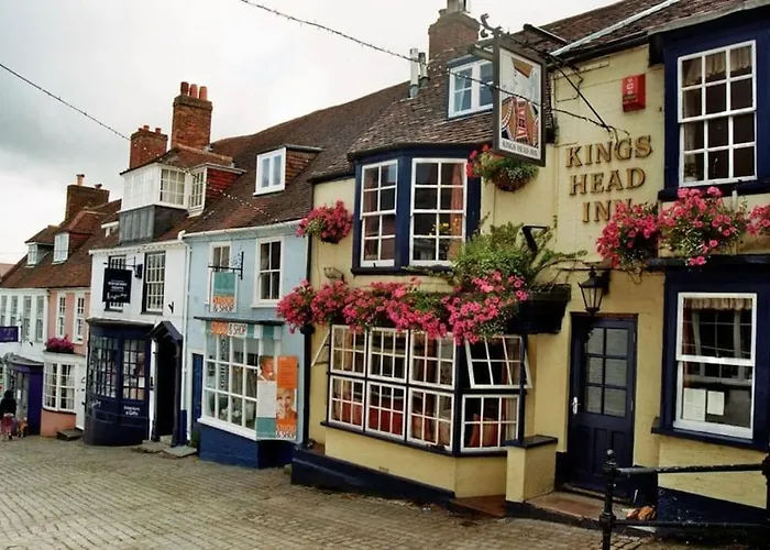 The Hut- Private 1 Bed Guesthouse In Lymington Town Centre, Garden & Parking