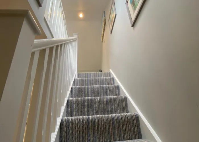 The Hut- Private 1 Bed Guesthouse In Lymington Town Centre, Garden & Parking