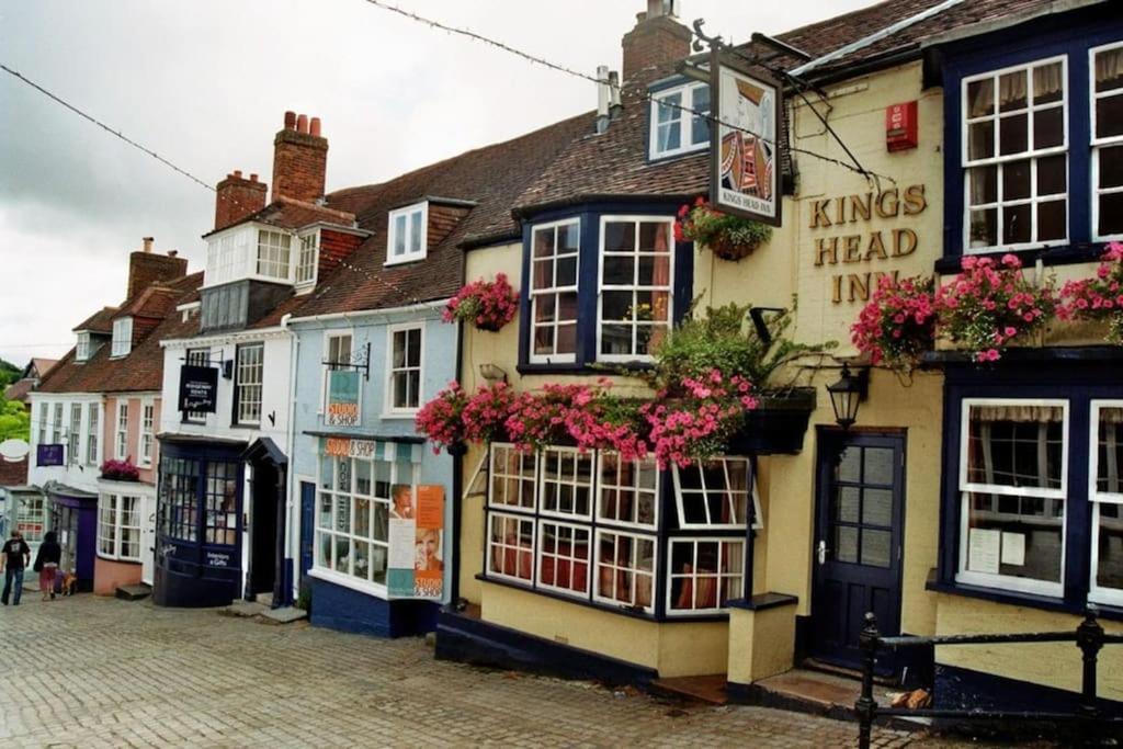 The Hut- Private 1 Bed In Town Centre, Garden & Parking Lymington