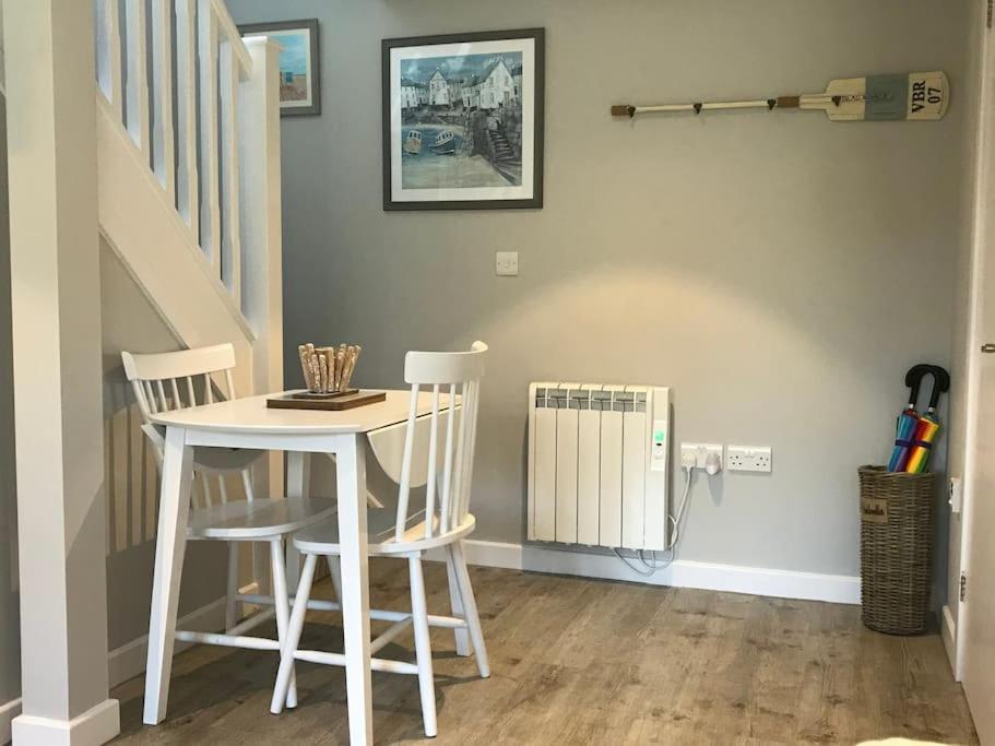The Hut- Private 1 Bed In Town Centre, Garden & Parking Lymington